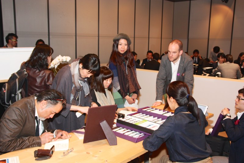 Thomas Lafont presenting the collection to MODE OPTIQUE 